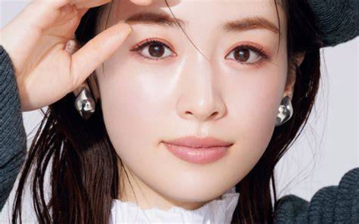 出目女優のアイメイクと魅力